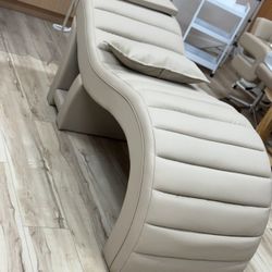 Curved Lash Bed - Brand New