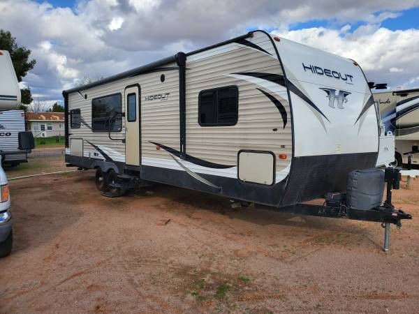 2018 Keystone Hideout 30 Ft Spacious Travel Trailer With Super Slide Comfortable Living Camper
