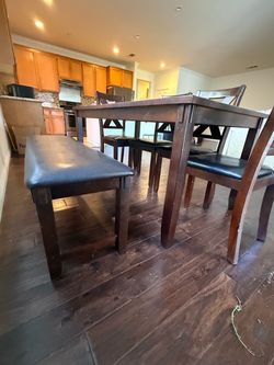 Dining table set