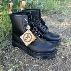 Dr Marten Boots