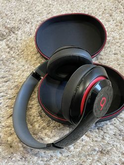 Beats studio 2.0 - wired headphones - like new