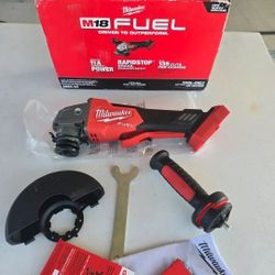 🔥$120 NO NEGOTIABLE🔥 Milwaukee 2880-20 Milwaukee
M18 FUEL 18V 5 in. Grinder w/Paddle Switch (Tool-Only)
NO BATTERY - NO CHARGER