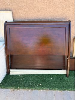 SLEIGH BED