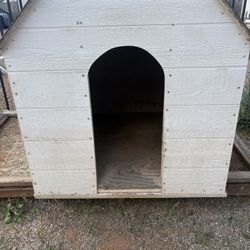 XL Dog House