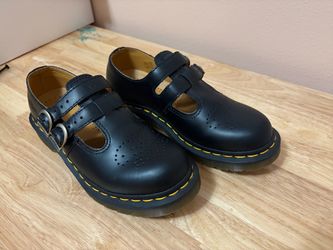 Mary Jane heart shaped smooth leather Dr Martens