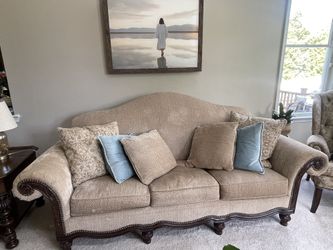 Thomasville sofa w/wood and nail trim