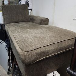 3 PIECE SECTIONAL COUCH   W/ DEVON