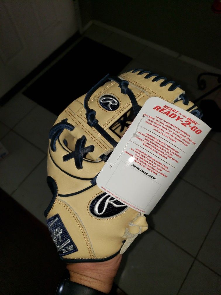 2022 Rawlings Heart of the Hide 11.5inch Baseball Glove 