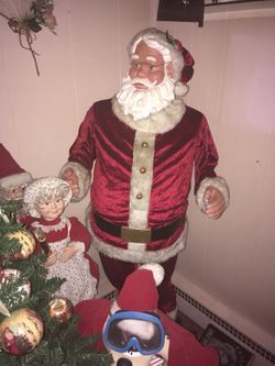 Life size Santa be Mrs clause moving marinwbr freestanding figurines