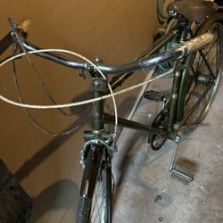 Vintage Spirit Raleigh men’s bike.