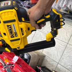 Dewalt 18 Ga Narrow Crown Stapler 