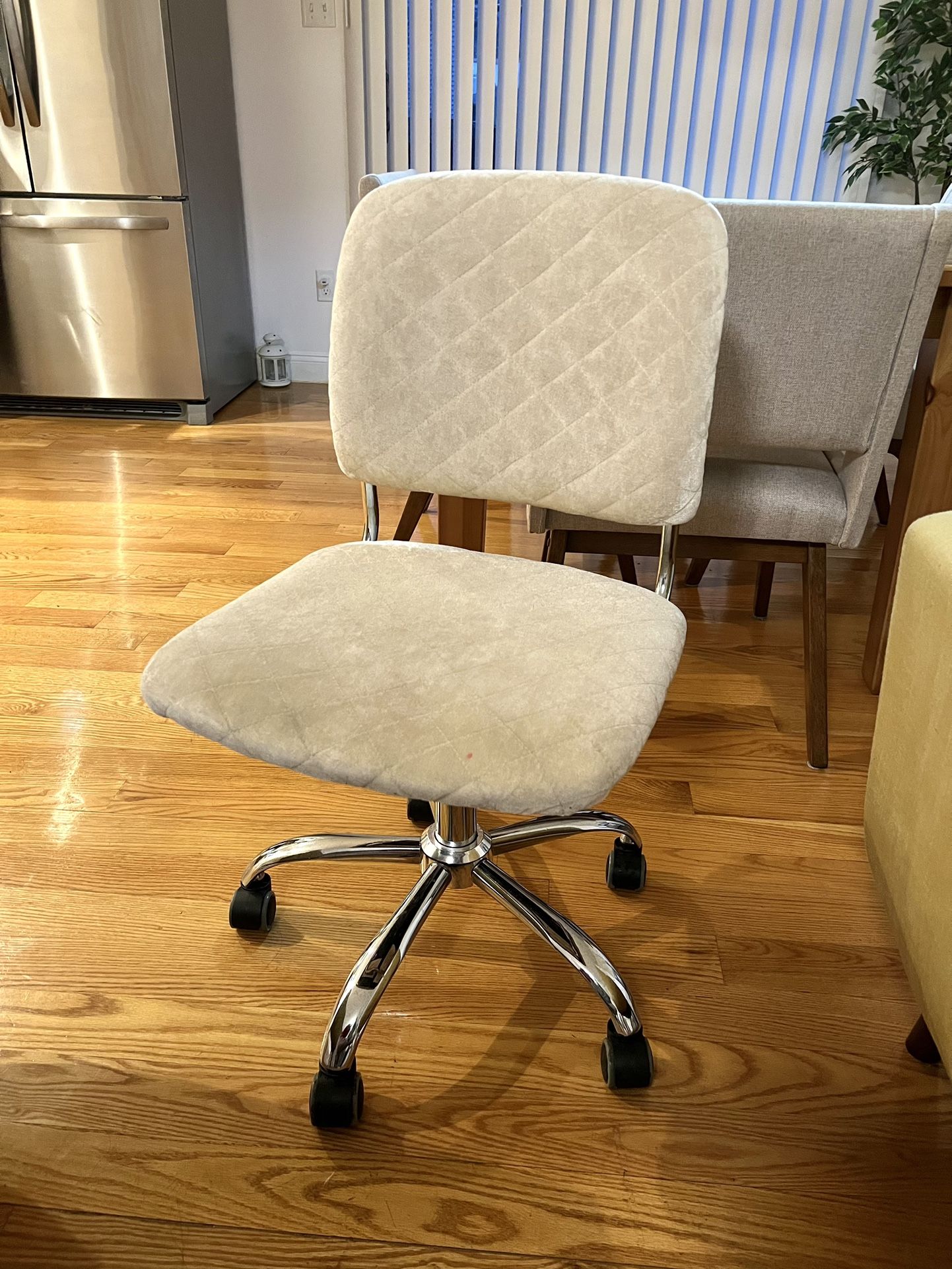 Cream Velvet Chair 