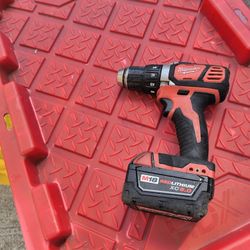 Milwaukee DRILL & Battery XC5.0