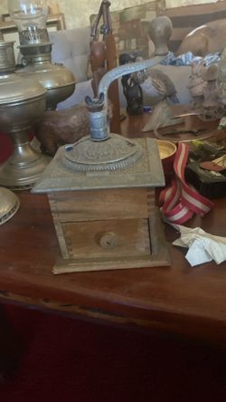 Wrightsville Hardware Colonial Coffee Mill, a