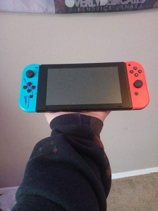 Nintendo Switch 