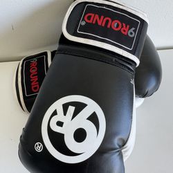 Super Sleek, Slightly Used 9Round Adult Lightweight Training Boxing Gloves 