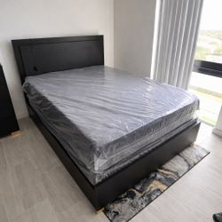 BLACK & GOLD BED w/ LED’s - Cama Negra & Dorada Con Luces LED