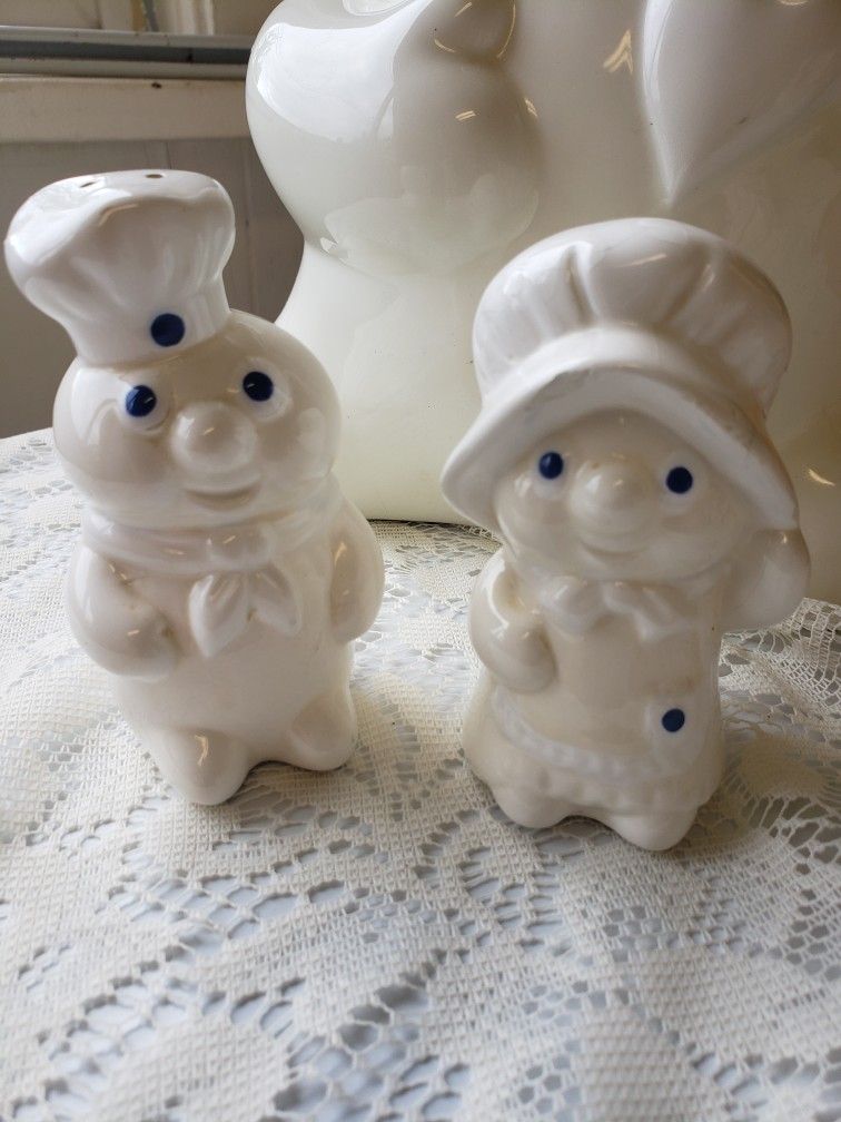 Vintage 1988 Pillsbury company Salt & Pepper Shakers