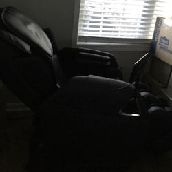 OGAWA MASSAGE CHAIR 