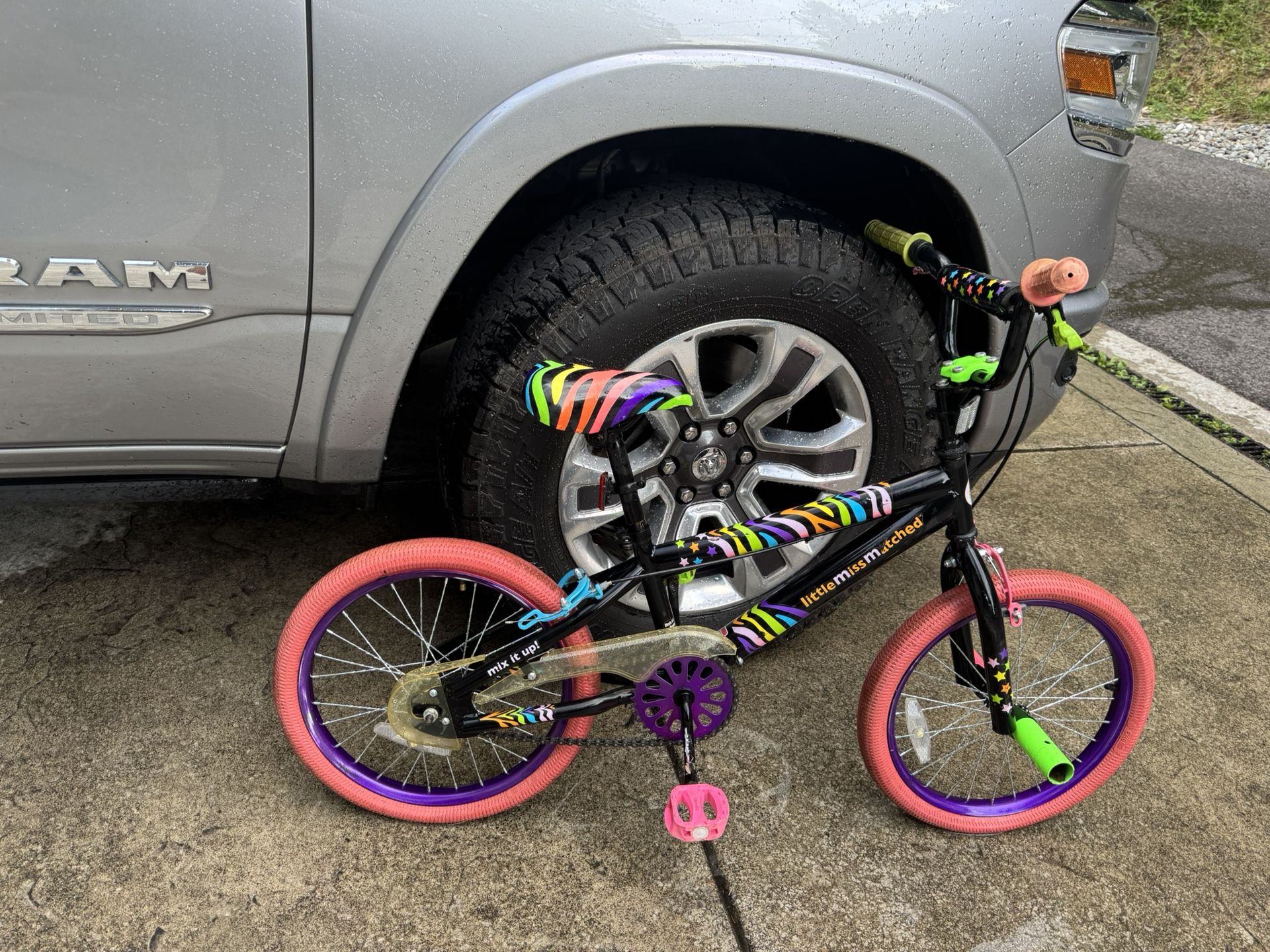 Girls Bike - Barely Ridden