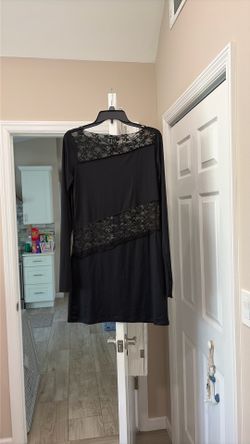 BRAND NEW BLACK W/LACE INSET LACE N FLARE SLEEVES