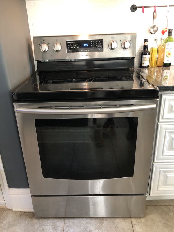 Samsung electric glass top stove / oven / range for Sale in Raleigh, NC