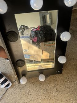 mirror/vanity could come with desk for extra 30$