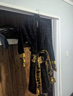 Versace Robe Authentic brand new Lg