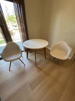 Round Dining Table + 2 Chairs – Mid-Century Modern Style