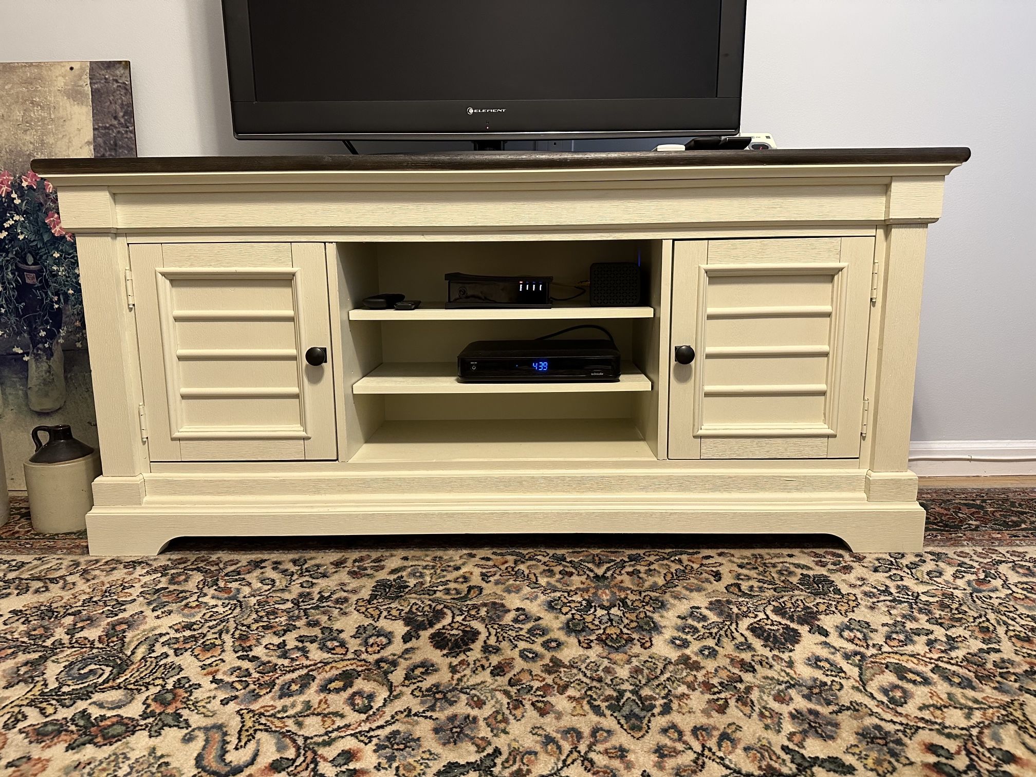 2 piece Bob’s Furniture Laurel entertainment set( Entertainment Set With End Table)