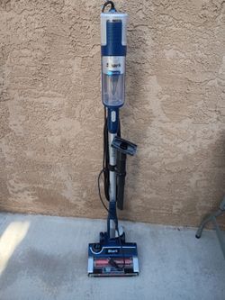 SHARK STRATOS VACUUM