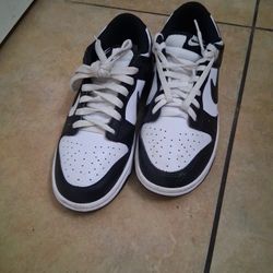 Nike Dunks Panda Size 8.5 