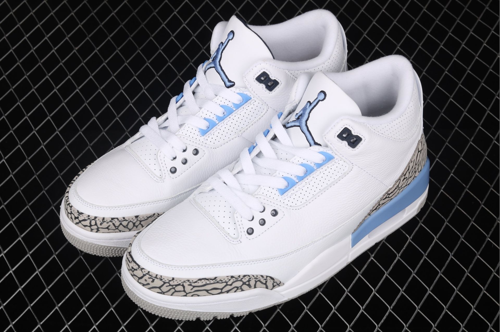 Air Jordan 3 Retro UNC