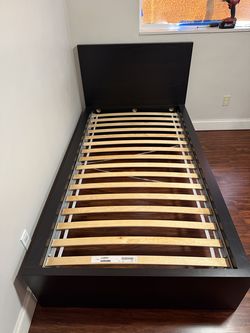 Twin Bed/Cama sencilla