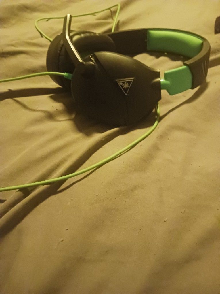 Broken Ps4 ,2 Broken Controllers With Stick Drift ,Turtle Beach Headset