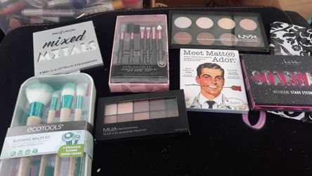 Eye shadow pallettes