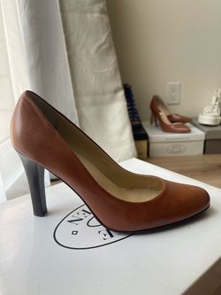 Tan Leather Round-Toe Heels