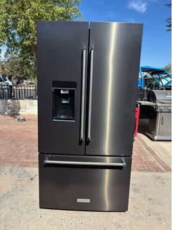 KitchenAid black stainless Counter Depth Fridge works perfect in good condition. Free delivery to your garage.