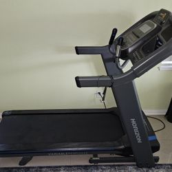 Horizon 7.4 AT Treadmill Like New