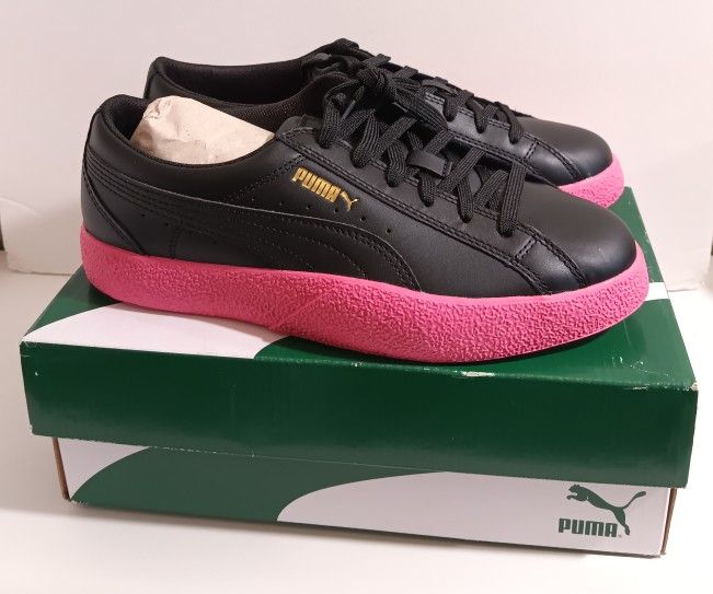 Women's Pumas Size 9