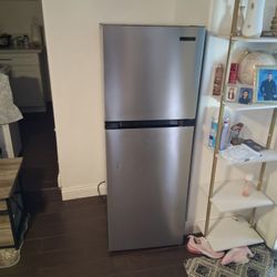 Refrigerator 
