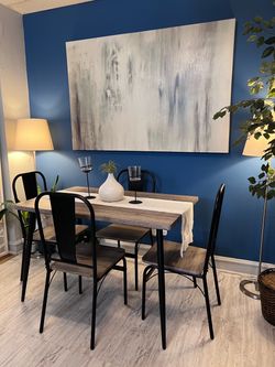 Beautiful Small Dining Set Great Condition!!! Table with 4 Chairs! I Can Deliver