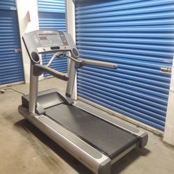 Life Fitness CLST Treadmill LOCAL DELIVERY AVAILABLE 