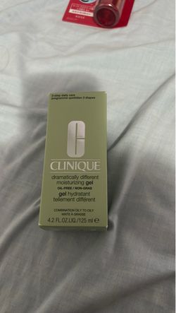 Clinique - Dramatically Different Moisturizing Grl