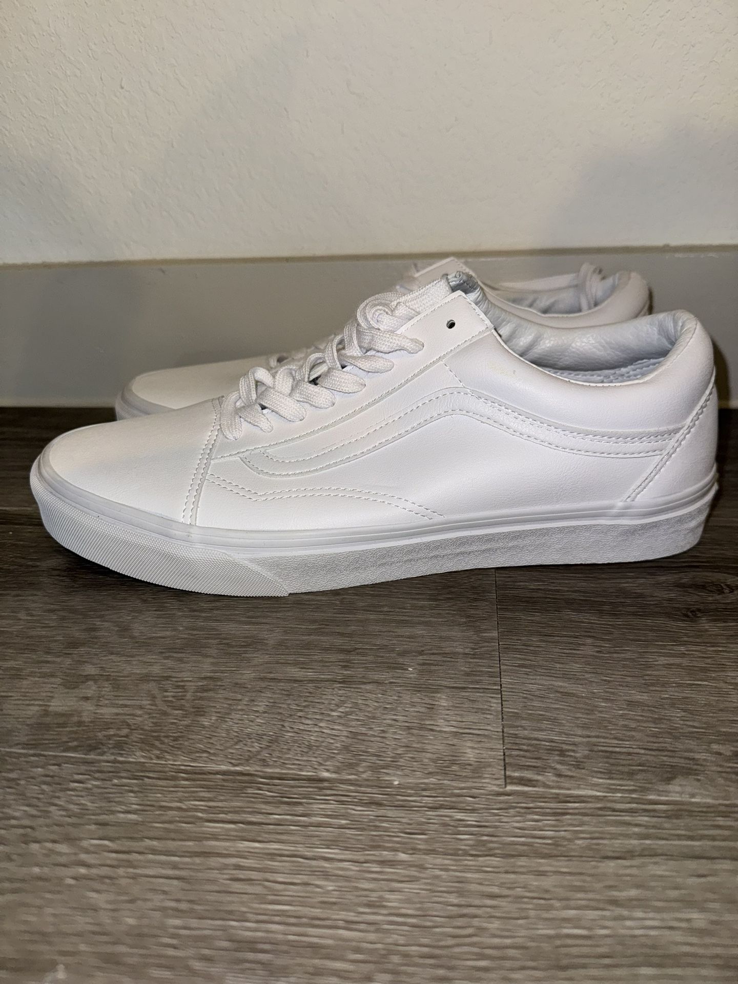 VANS Classic Old Skool White Leather Look Sneakers Mens 11 #507452 EUC