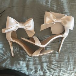 WOMEN WHITE BOW HEELS