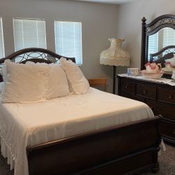Bedroom Set  Bed  Dresser  Nightstand 