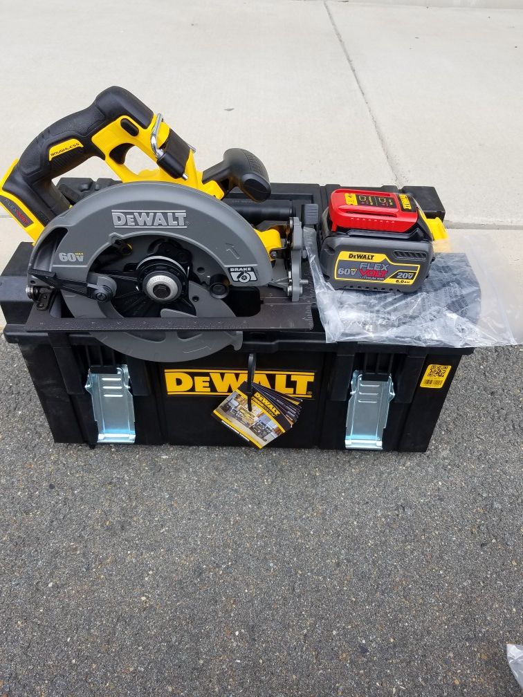 New dewalt 60v circular saw with battery and case