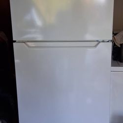 FRIGIDAIRE FR 17.6-CU FT TM FFHT1822