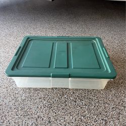 Tote with lid